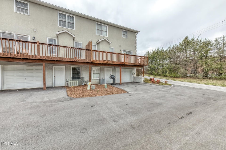 Photo #36: 166 Bentley Parc 