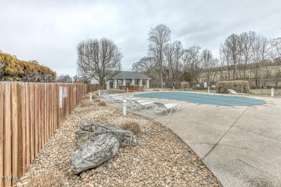 Photo #38: 166 Bentley Parc 