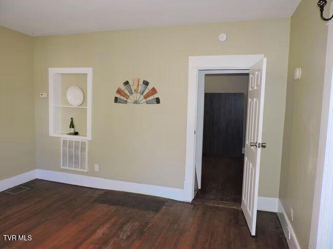 Photo #11: 305 Montgomery Street