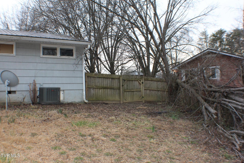 Photo #30: 30 Brown Avenue