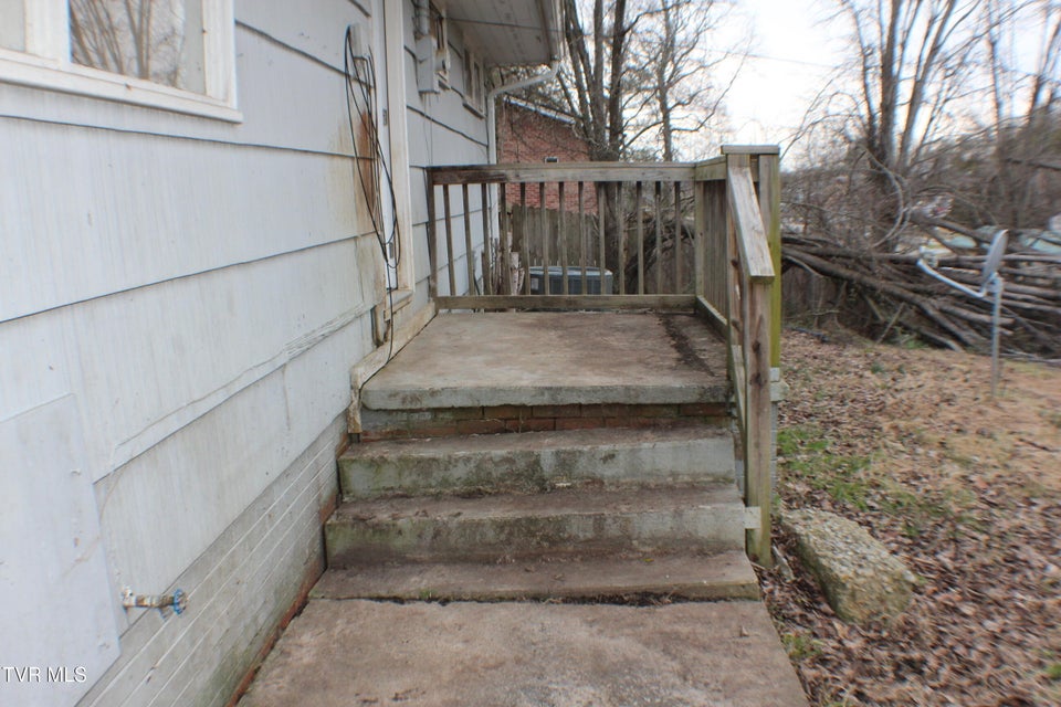 Photo #31: 30 Brown Avenue