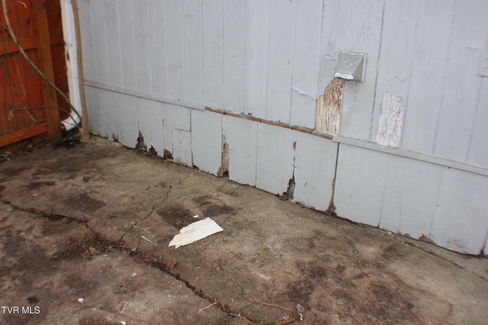 Photo #32: 30 Brown Avenue