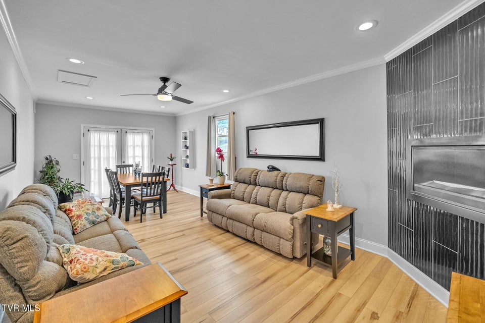 Photo #29: 826 Mosby Street