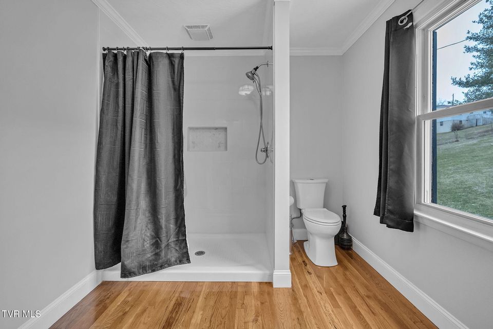 Photo #21: 826 Mosby Street