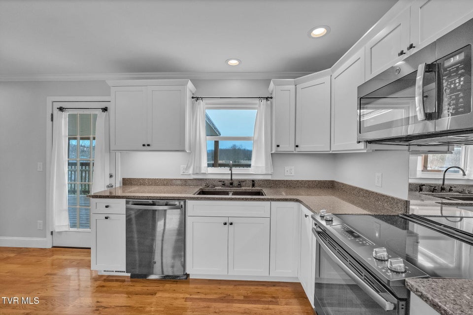 Photo #18: 826 Mosby Street