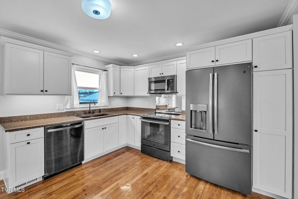 Photo #17: 826 Mosby Street