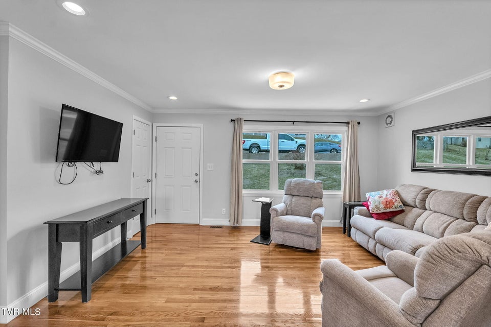 Photo #15: 826 Mosby Street