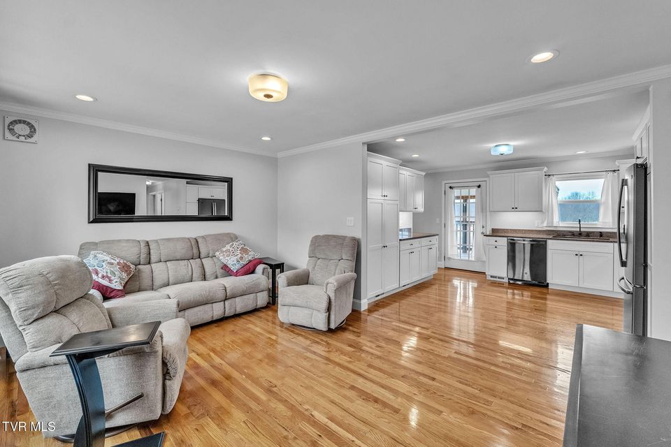 Photo #13: 826 Mosby Street