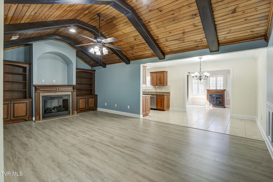 Photo #7: 221 Bridgewater Court