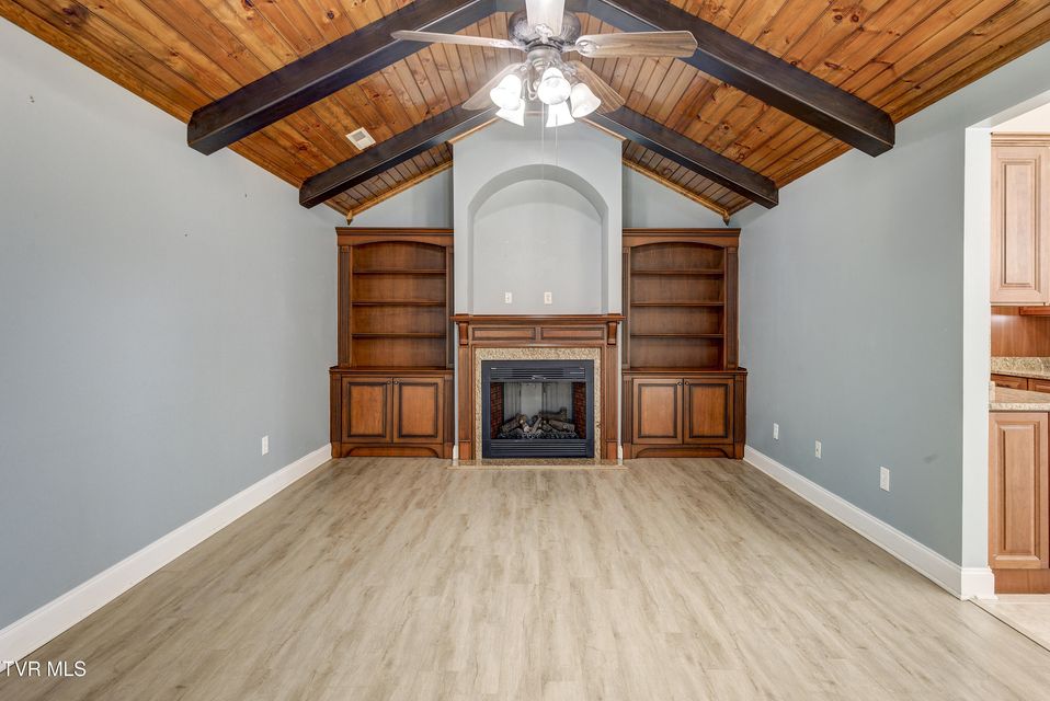 Photo #8: 221 Bridgewater Court