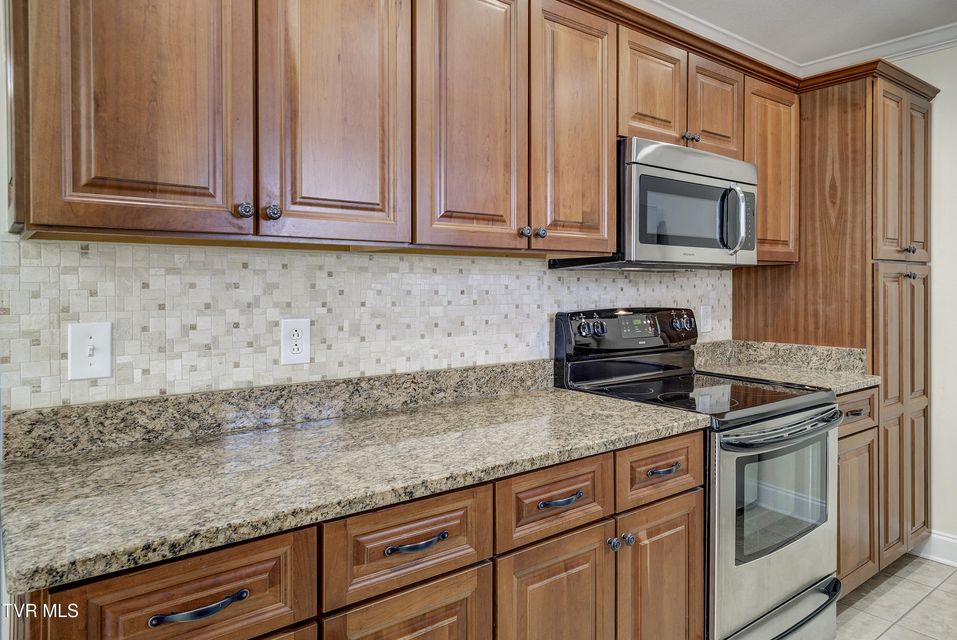 Photo #15: 221 Bridgewater Court