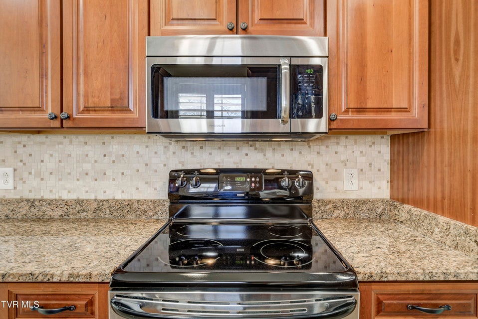 Photo #17: 221 Bridgewater Court