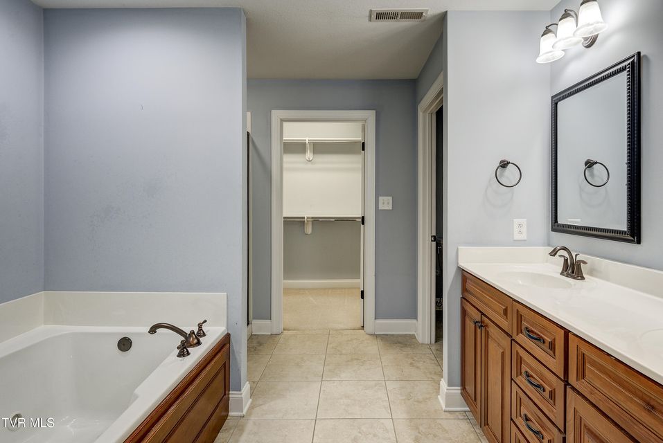 Photo #31: 221 Bridgewater Court