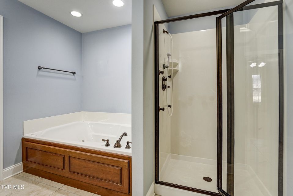 Photo #29: 221 Bridgewater Court