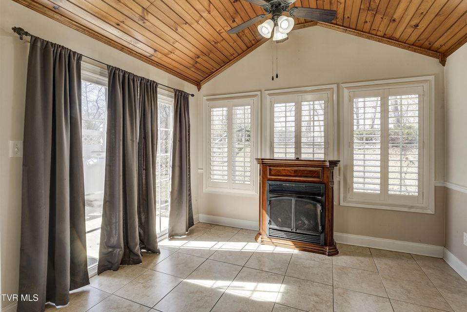 Photo #21: 221 Bridgewater Court