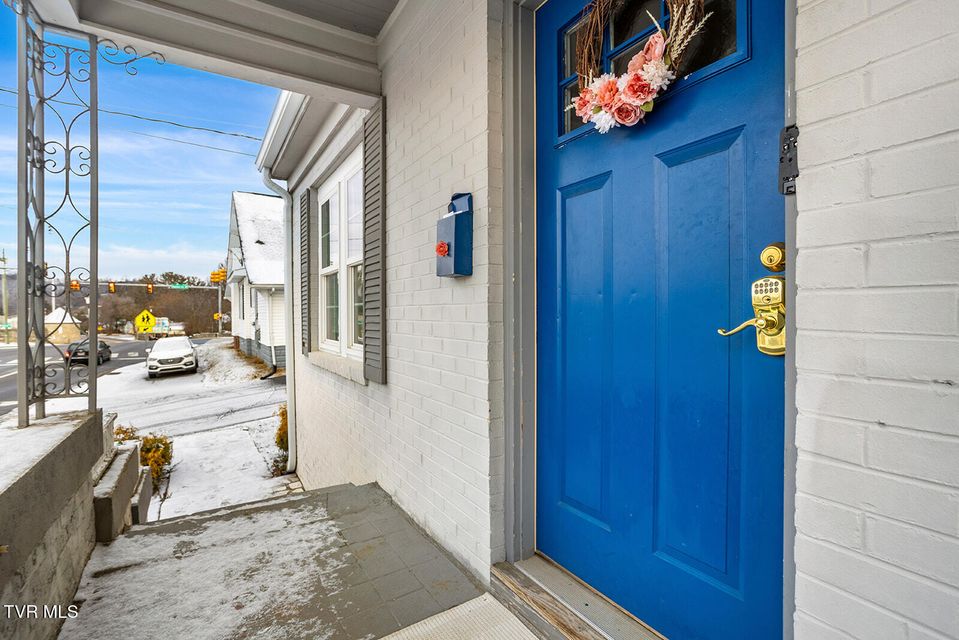 Photo #3: 807 Weaver Pike 