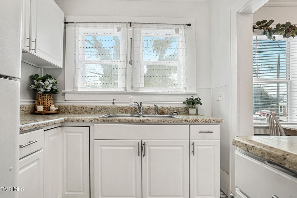 Photo #16: 807 Weaver Pike 