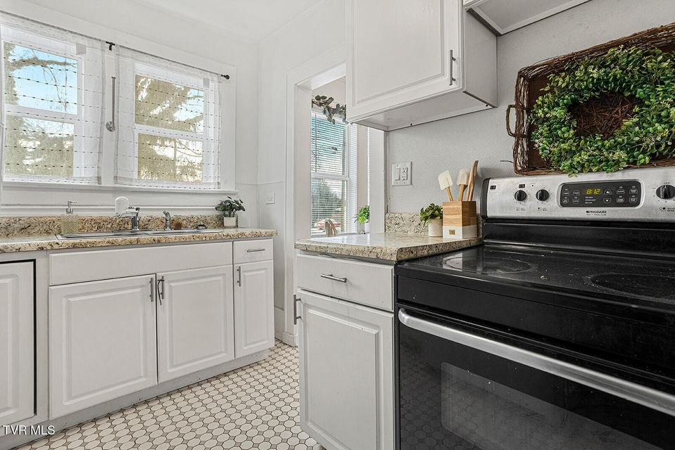 Photo #17: 807 Weaver Pike 