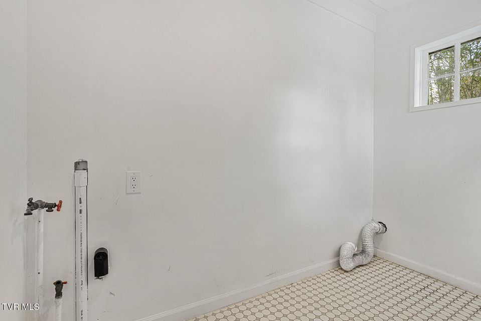 Photo #18: 807 Weaver Pike 