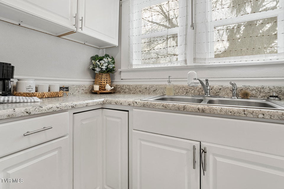 Photo #21: 807 Weaver Pike 