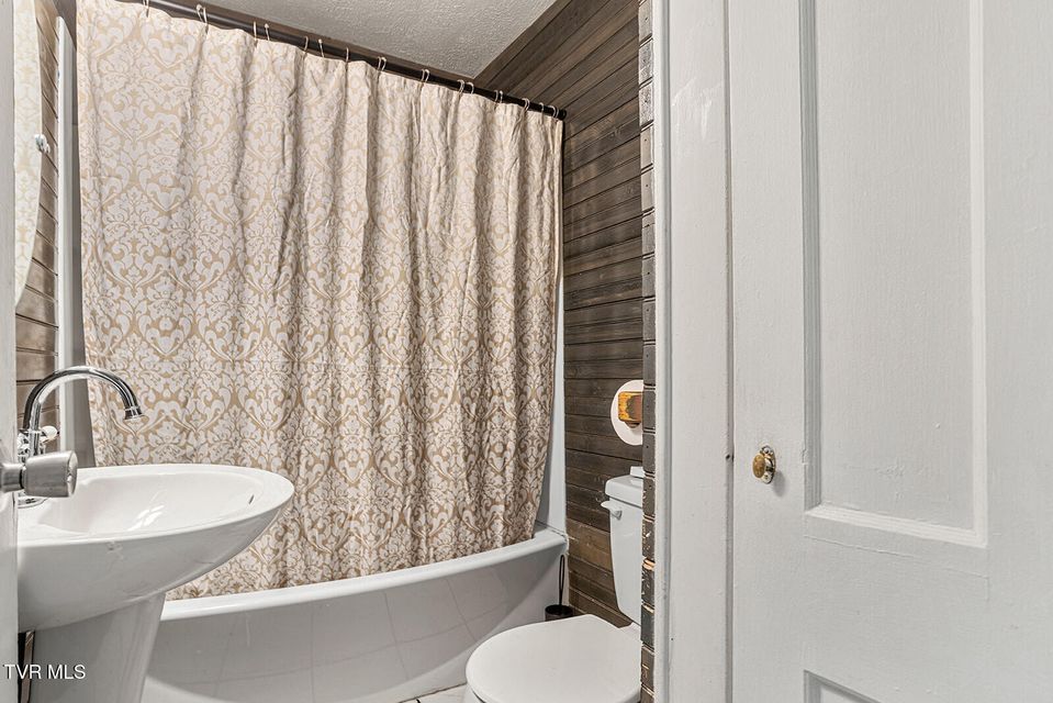 Photo #22: 807 Weaver Pike 