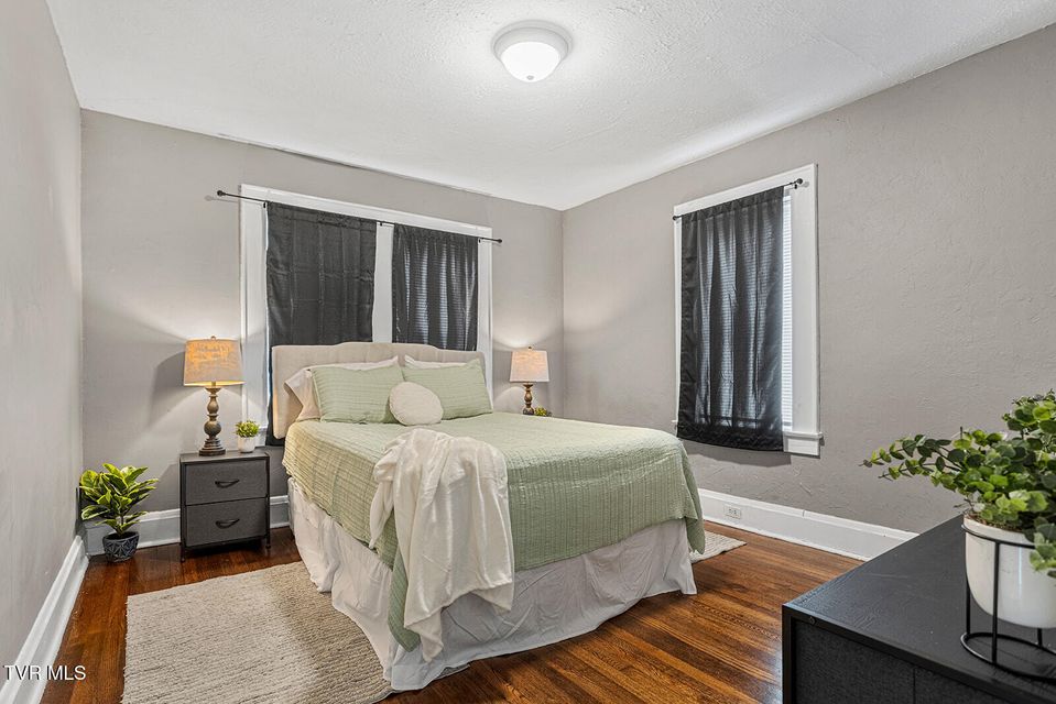 Photo #28: 807 Weaver Pike 