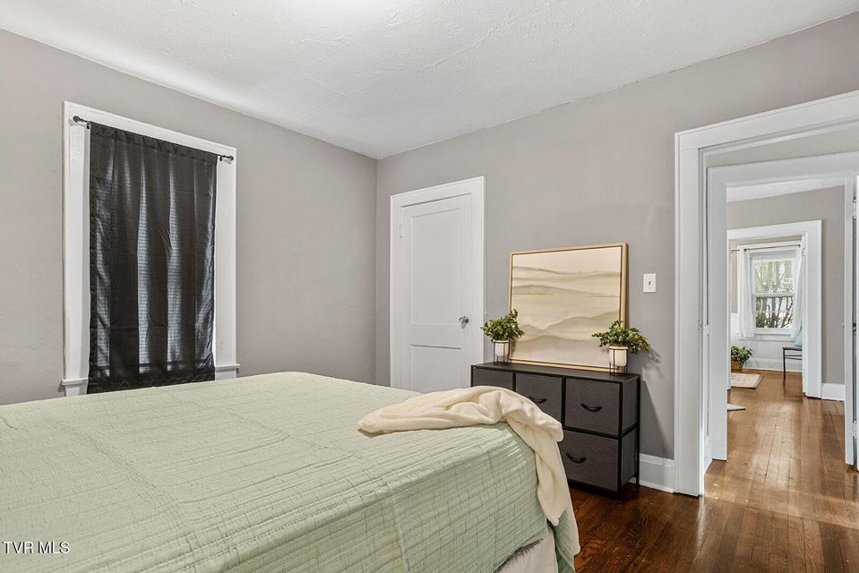 Photo #29: 807 Weaver Pike 