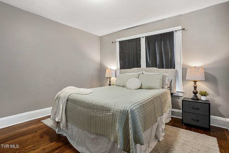 Photo #31: 807 Weaver Pike 