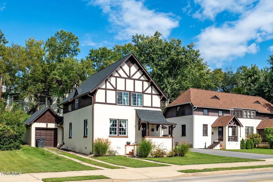 Photo #3: 438 Sullivan Street