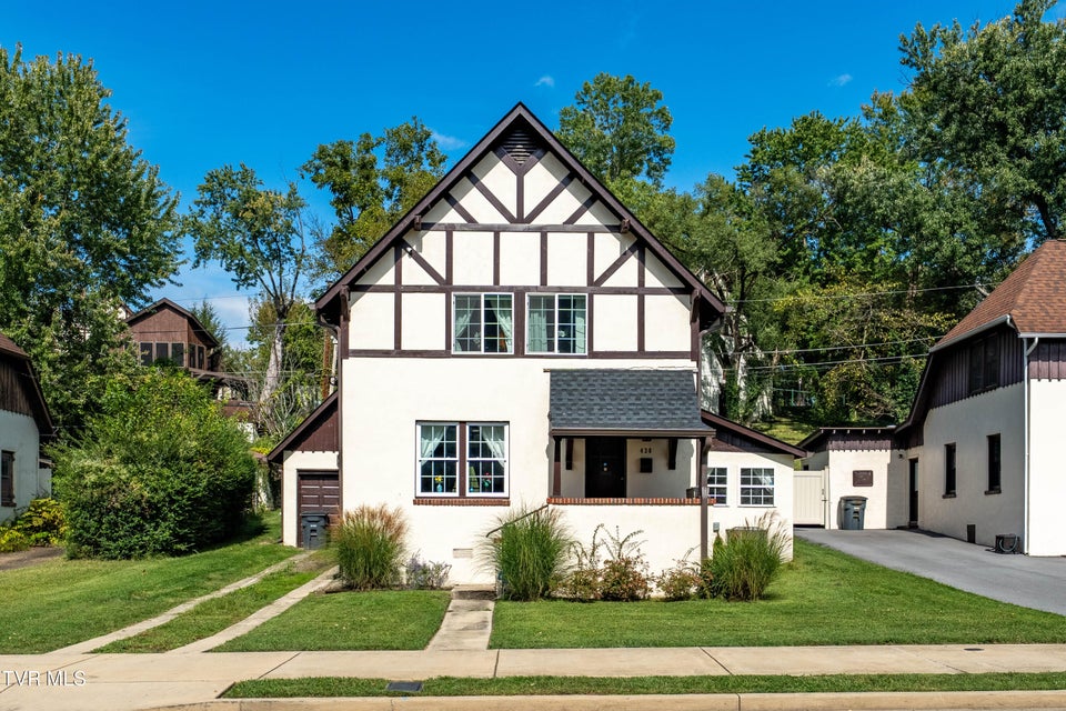 Photo #2: 438 Sullivan Street