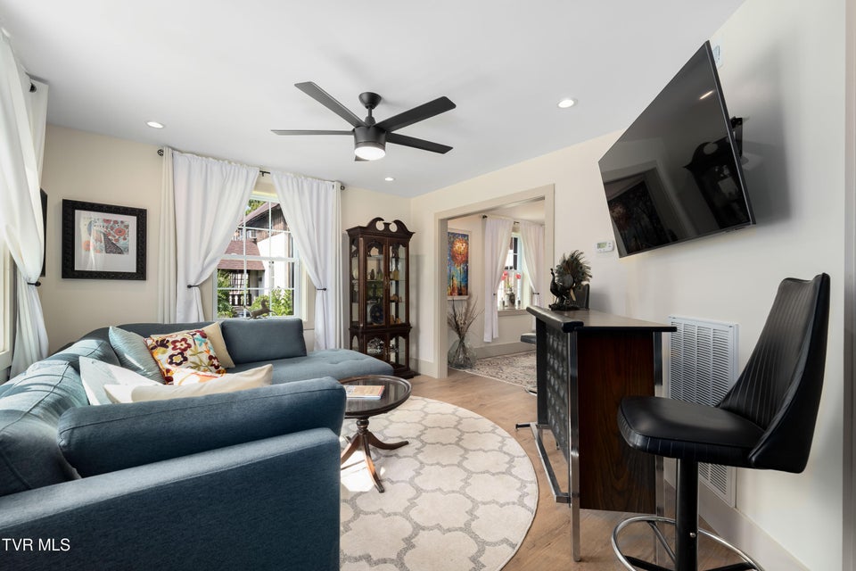 Photo #9: 438 Sullivan Street