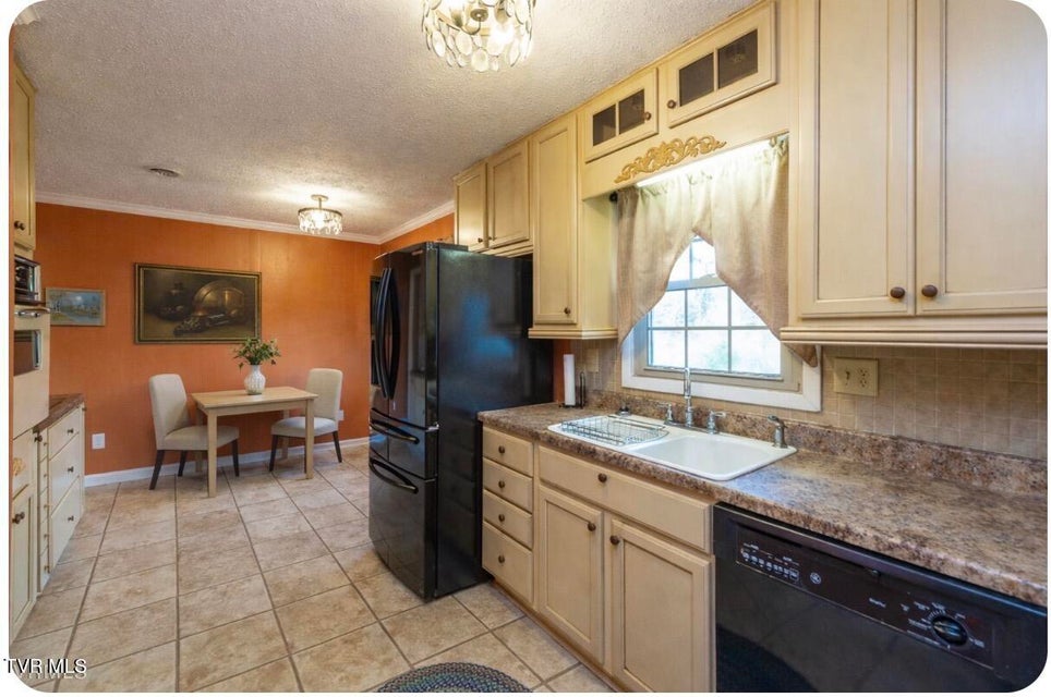 Photo #12: 394 Elm Street