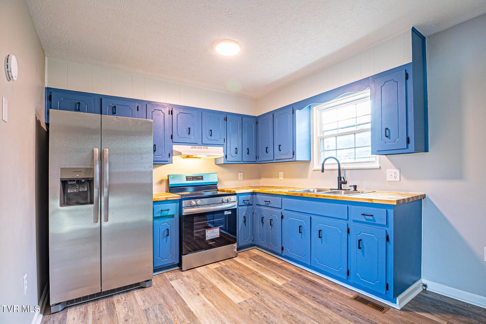 Photo #5: 235 Chestnut Street