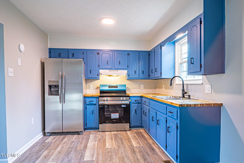 Photo #6: 235 Chestnut Street