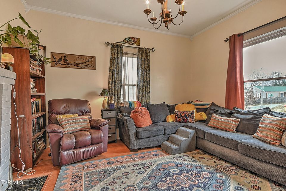 Photo #7: 1914 Windsor Avenue