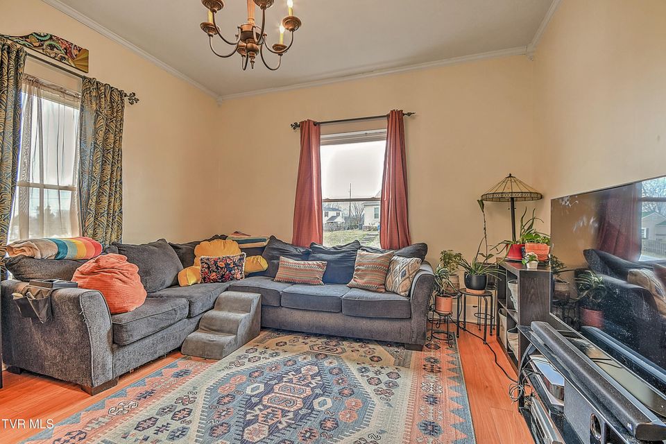 Photo #8: 1914 Windsor Avenue