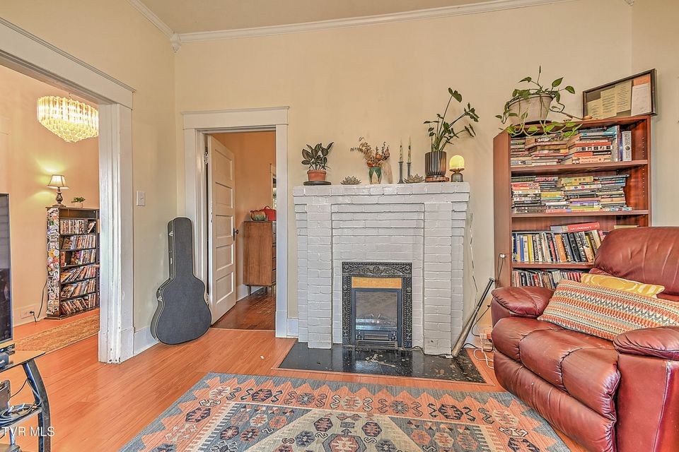 Photo #10: 1914 Windsor Avenue