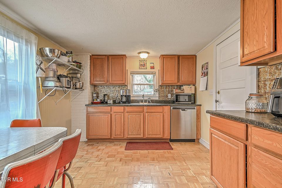 Photo #12: 1914 Windsor Avenue