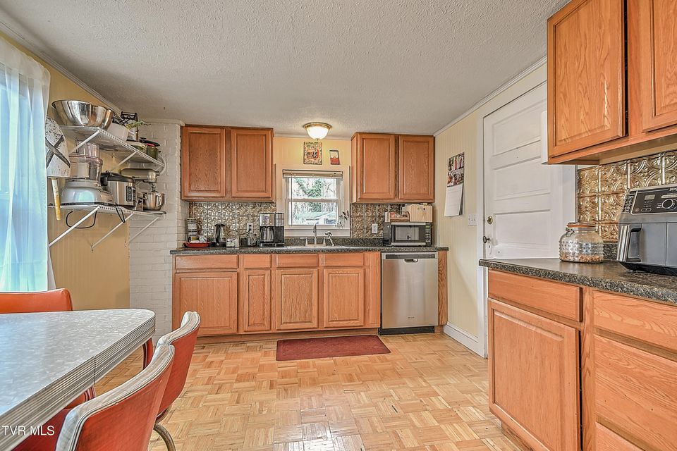 Photo #13: 1914 Windsor Avenue