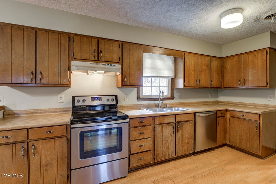 Photo #15: 121 Mayfield Drive