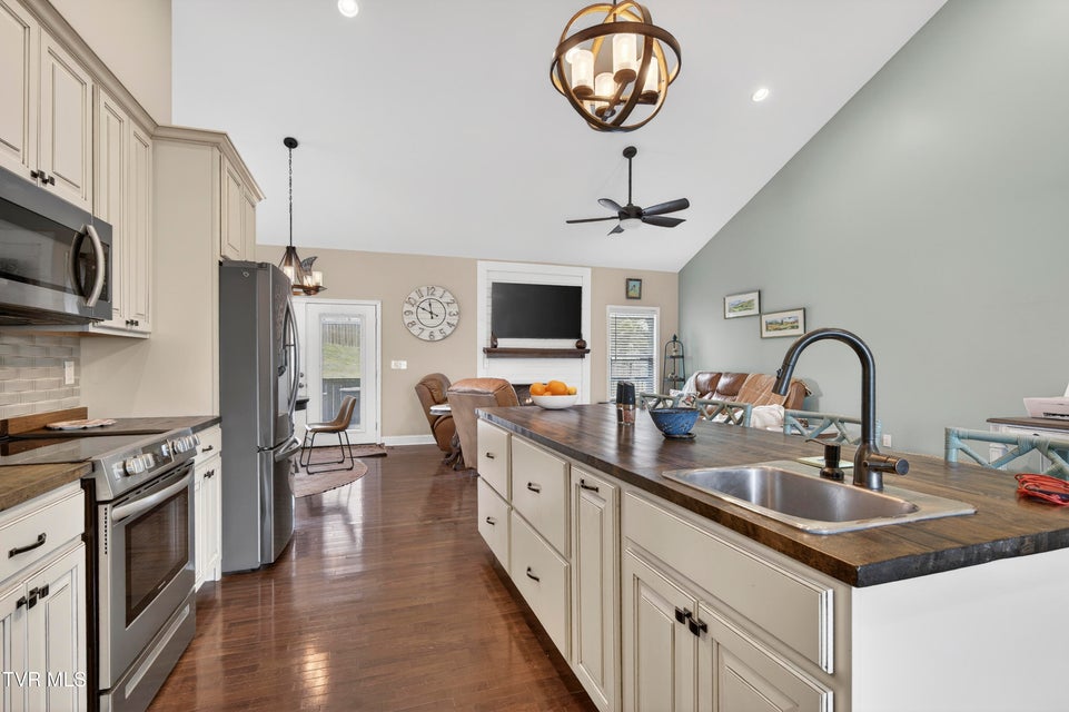 Photo #16: 222 Spanish Oak Lane