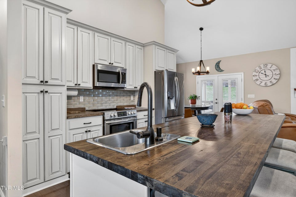 Photo #17: 222 Spanish Oak Lane