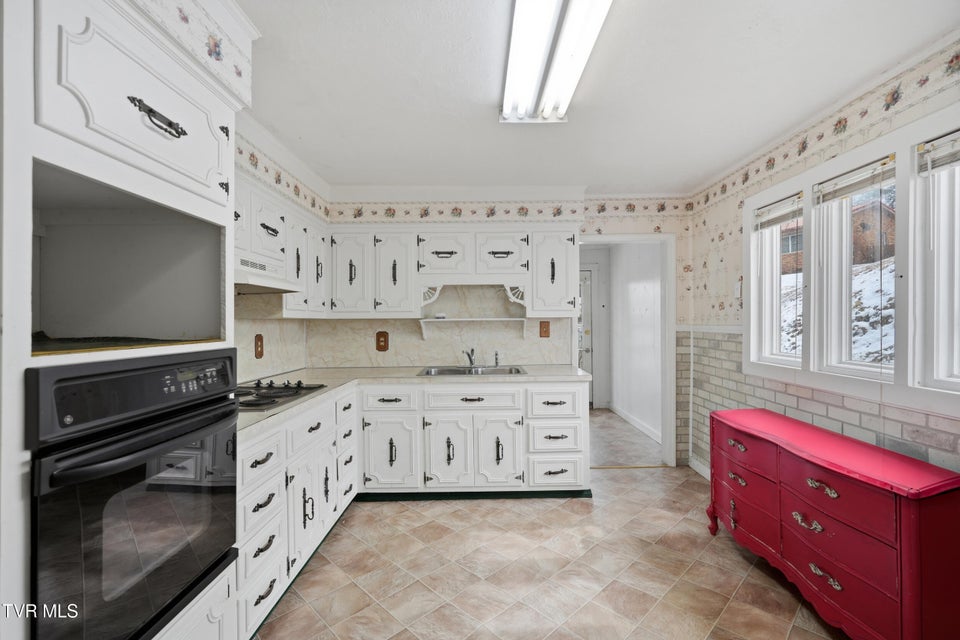 Photo #10: 614 Jefferson Street