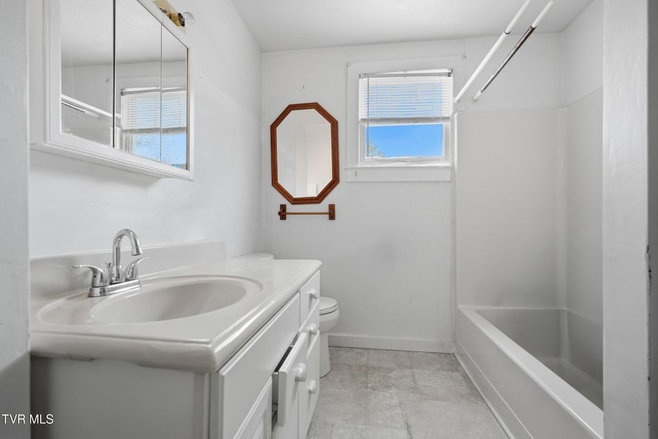 Photo #15: 614 Jefferson Street