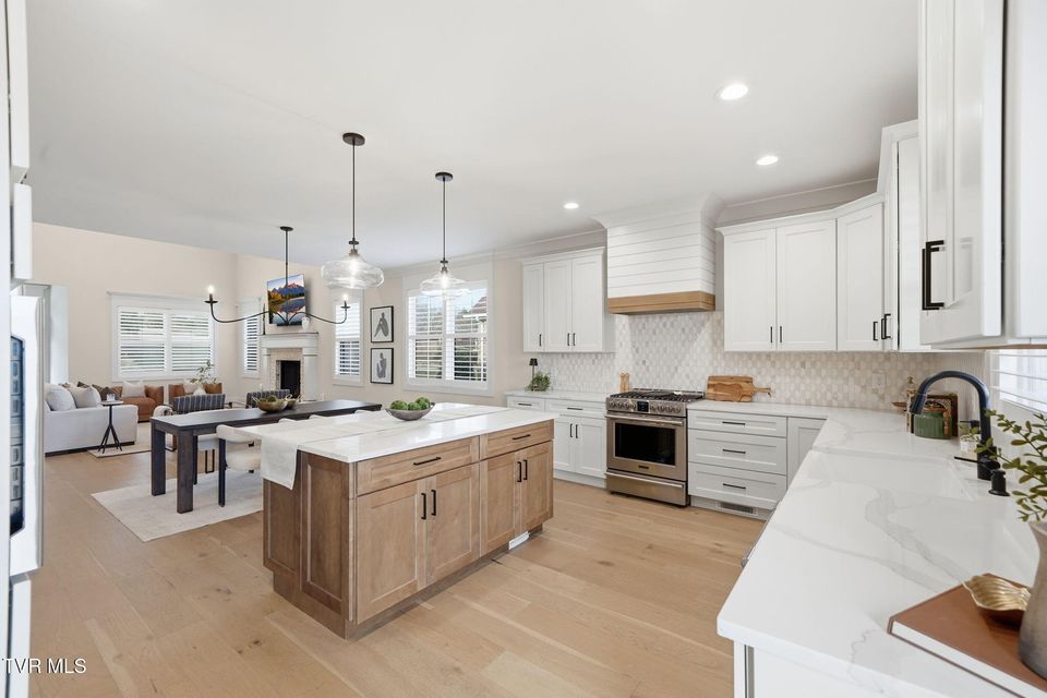 Photo #9: 141 Laurel Ridge Drive