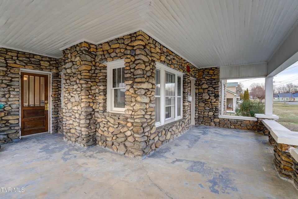 Photo #4: 1027 Elm Avenue