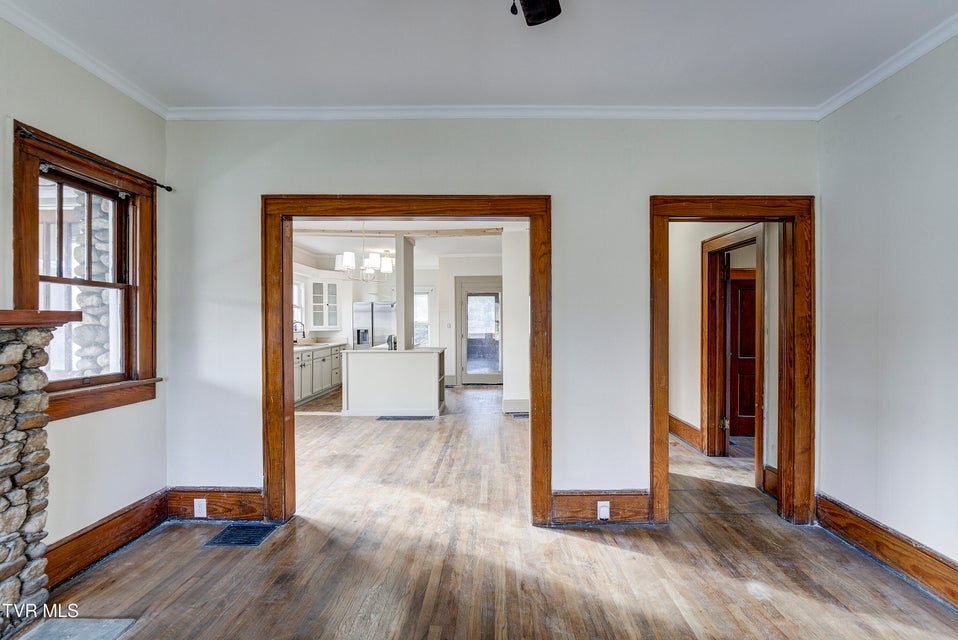 Photo #8: 1027 Elm Avenue