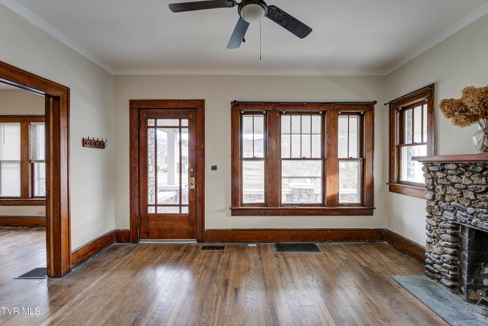 Photo #6: 1027 Elm Avenue