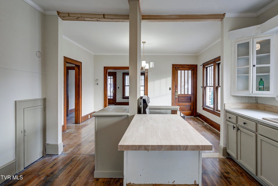 Photo #16: 1027 Elm Avenue