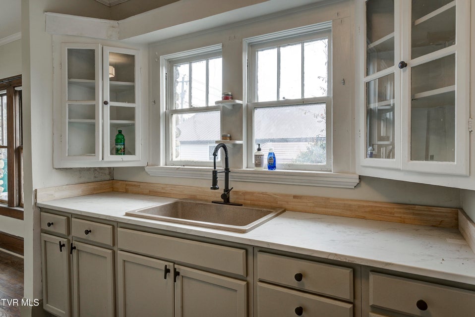 Photo #17: 1027 Elm Avenue